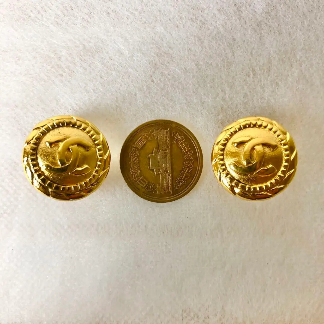 [Extremely beautiful] CHANEL earrings Coco Mark vintage round