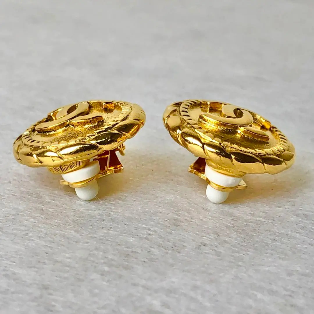 [Extremely beautiful] CHANEL earrings Coco Mark vintage round