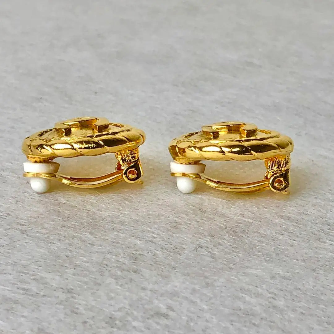 [Extremely beautiful] CHANEL earrings Coco Mark vintage round