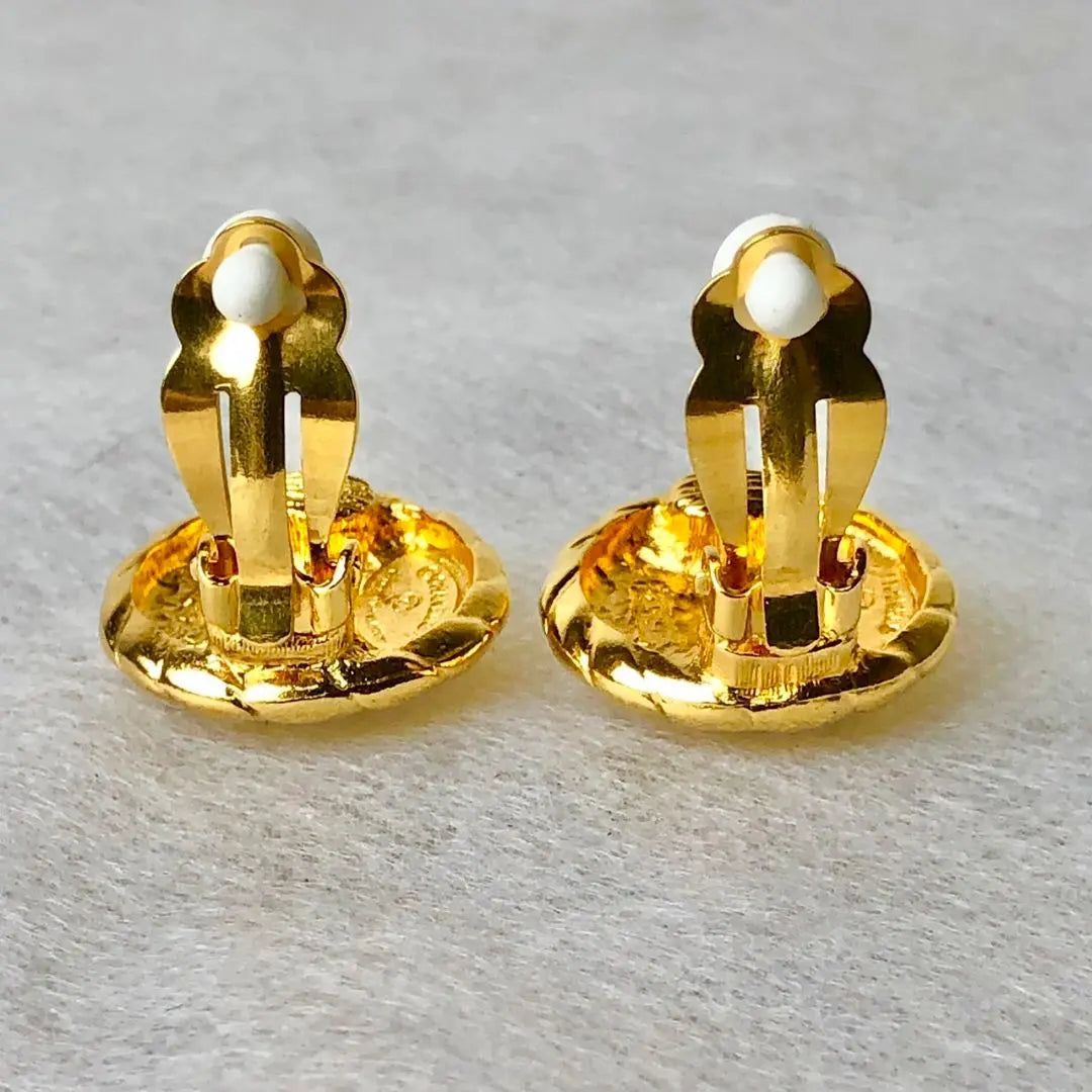 [Extremely beautiful] CHANEL earrings Coco Mark vintage round