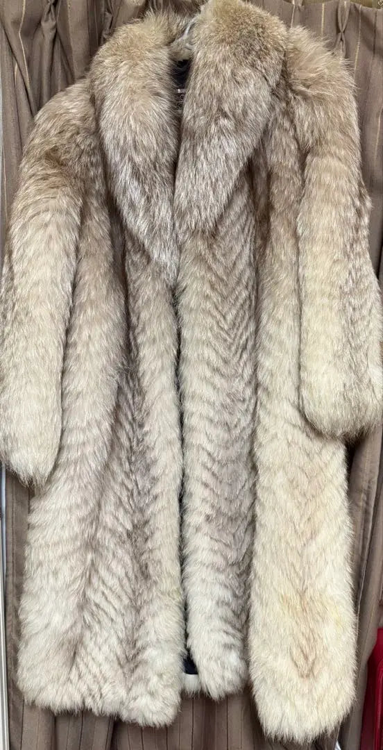 2.6 million luxury SAGA FOX Saga Fox fur long fur coat