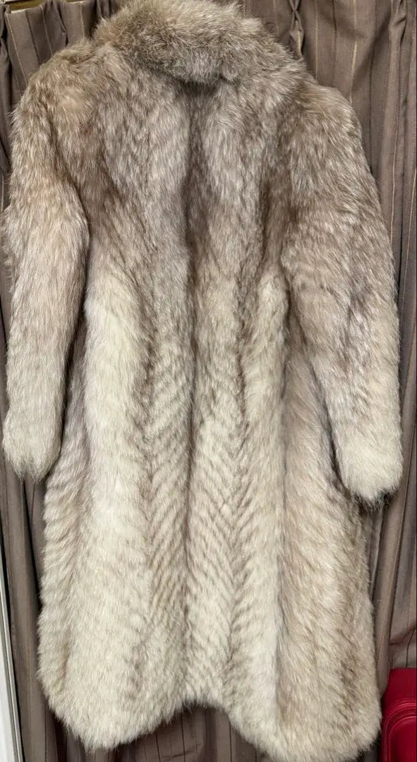 2.6 million luxury SAGA FOX Saga Fox fur long fur coat