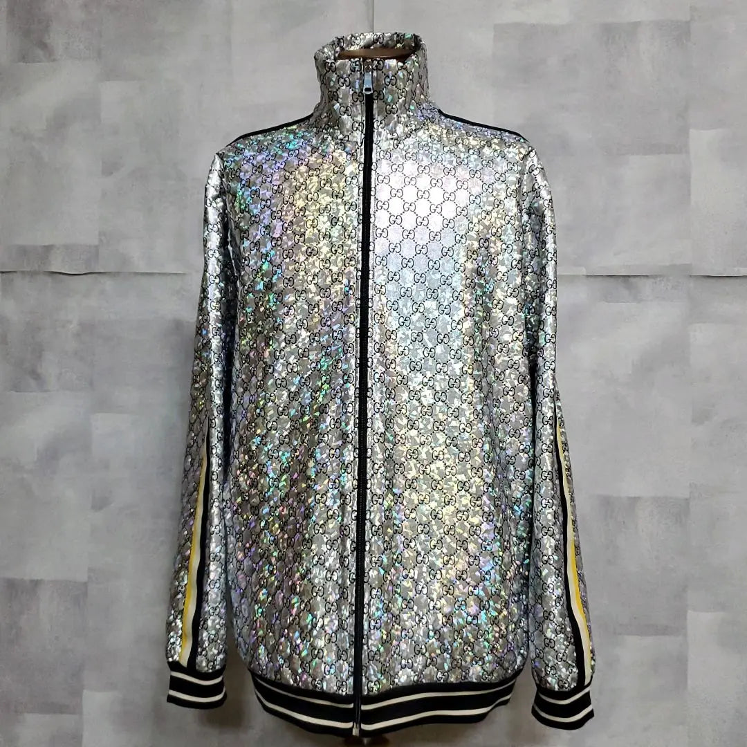 Chaqueta deportiva Gucci GG plateada brillante en excelente estado fabricada en Italia