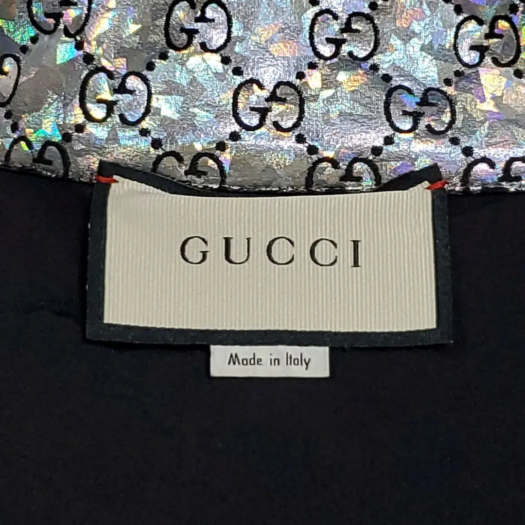 Chaqueta deportiva Gucci GG plateada brillante en excelente estado fabricada en Italia