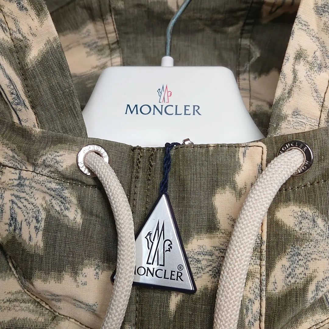 Chaqueta de nailon y mezcla de lino con estampado integral MARPE de Beams x Moncler Current