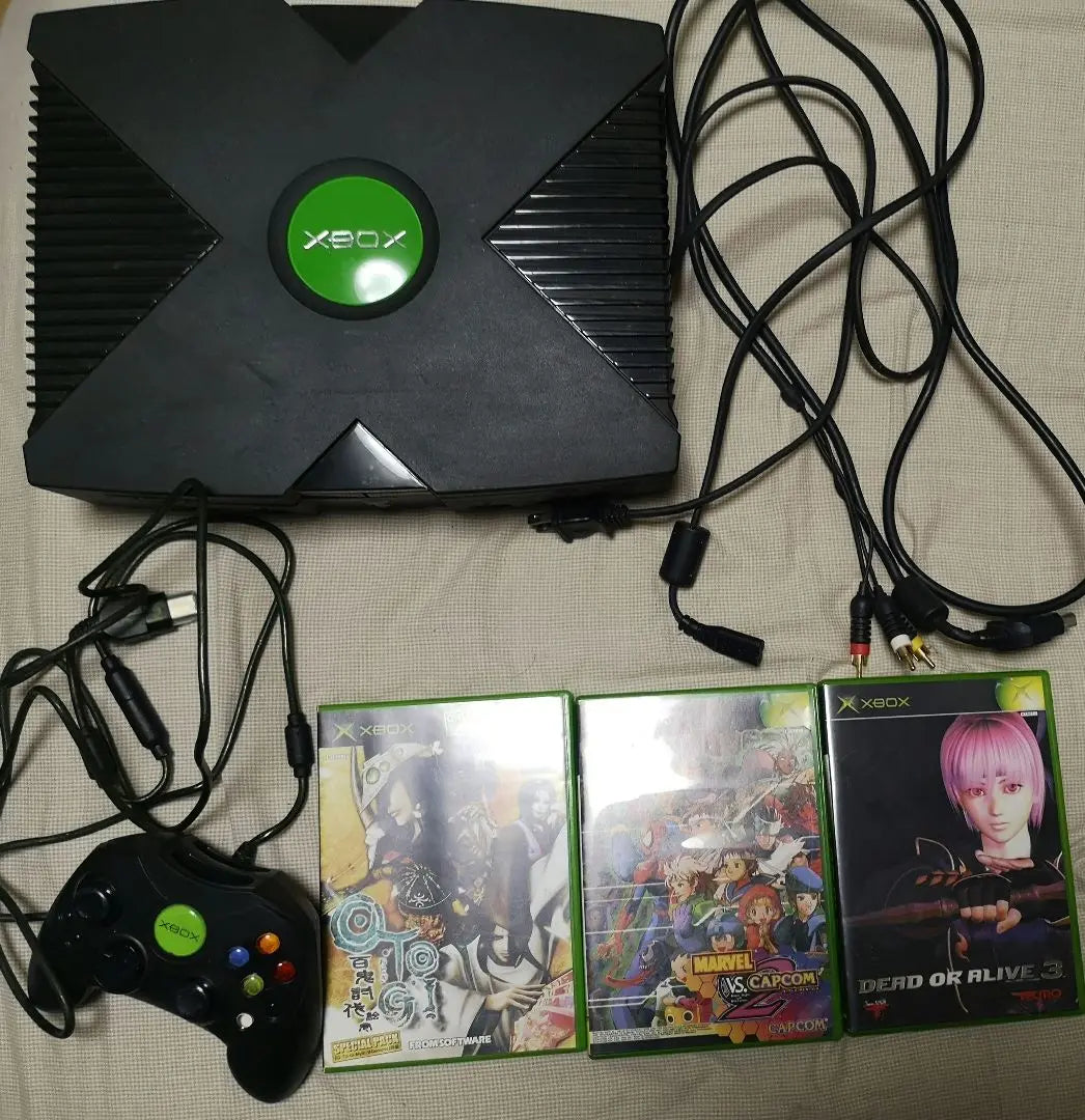 Junk Xbox console controller with 3 games