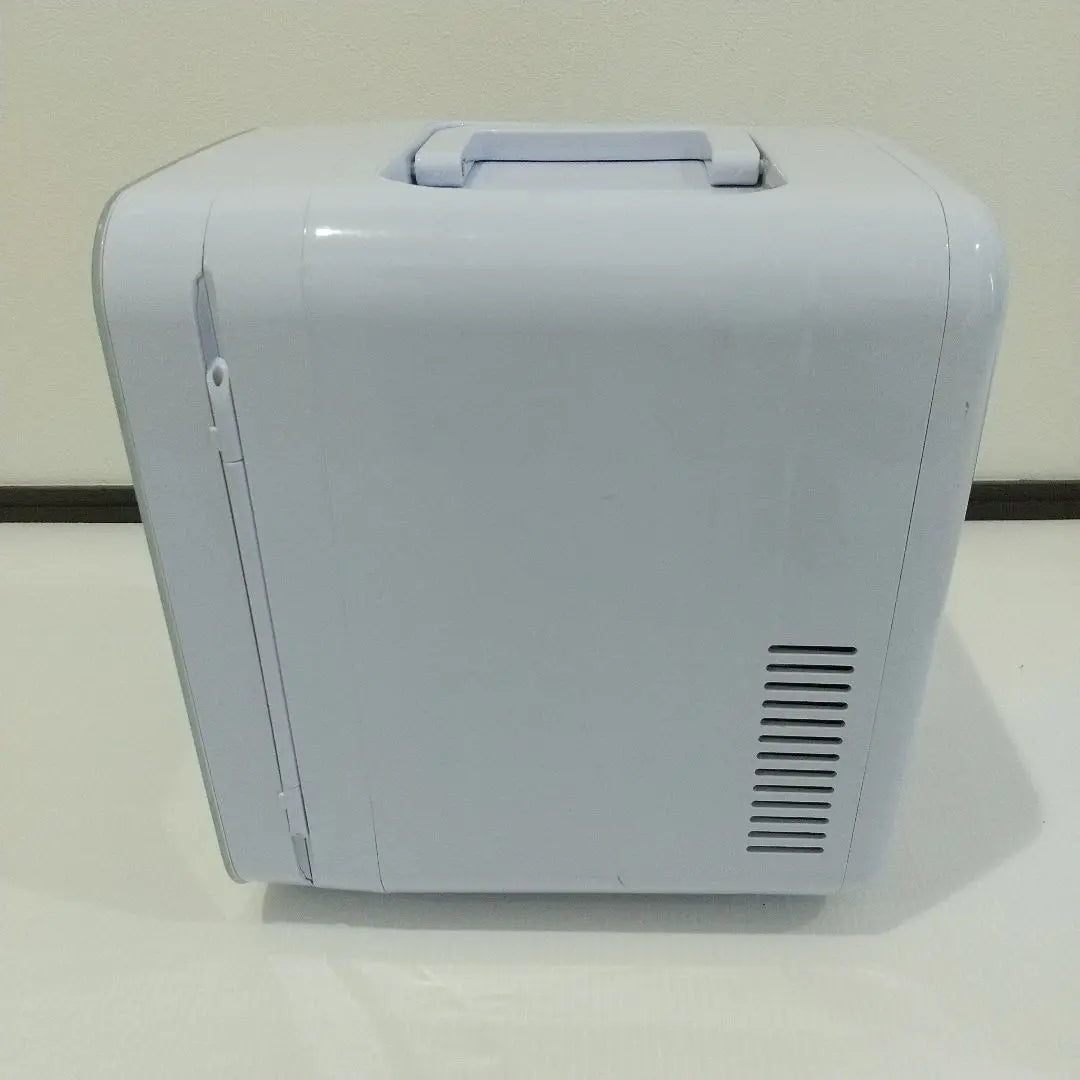 In good condition! Ohm Electric Portable Electronic Cold and Heat Insulation Box 5L KAJ-R056R-W