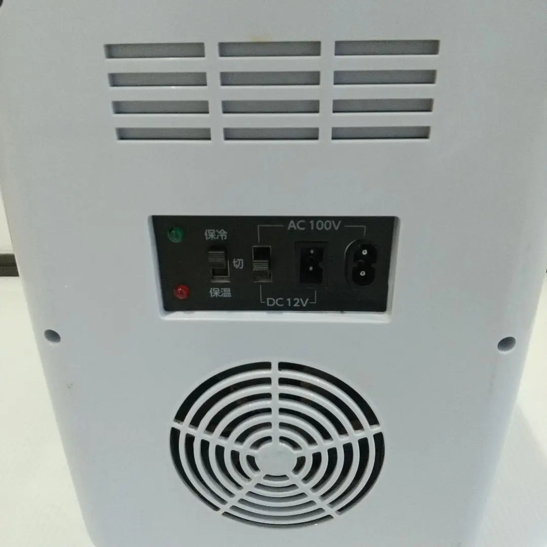 In good condition! Ohm Electric Portable Electronic Cold and Heat Insulation Box 5L KAJ-R056R-W