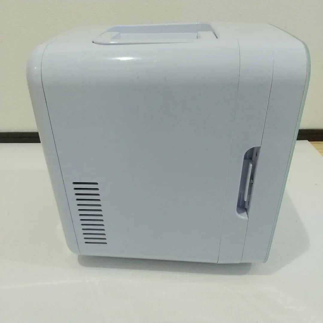 In good condition! Ohm Electric Portable Electronic Cold and Heat Insulation Box 5L KAJ-R056R-W