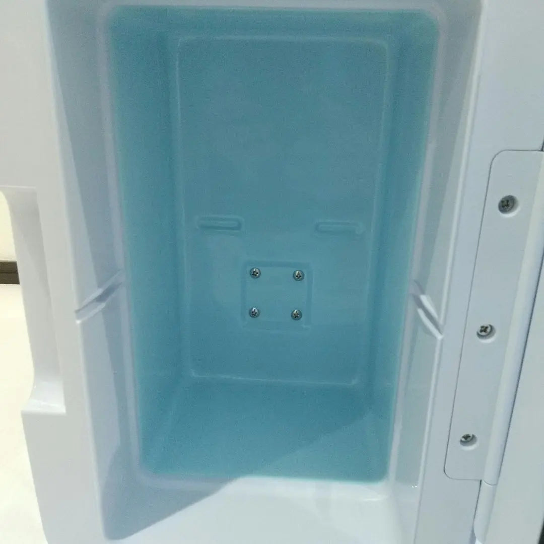 In good condition! Ohm Electric Portable Electronic Cold and Heat Insulation Box 5L KAJ-R056R-W