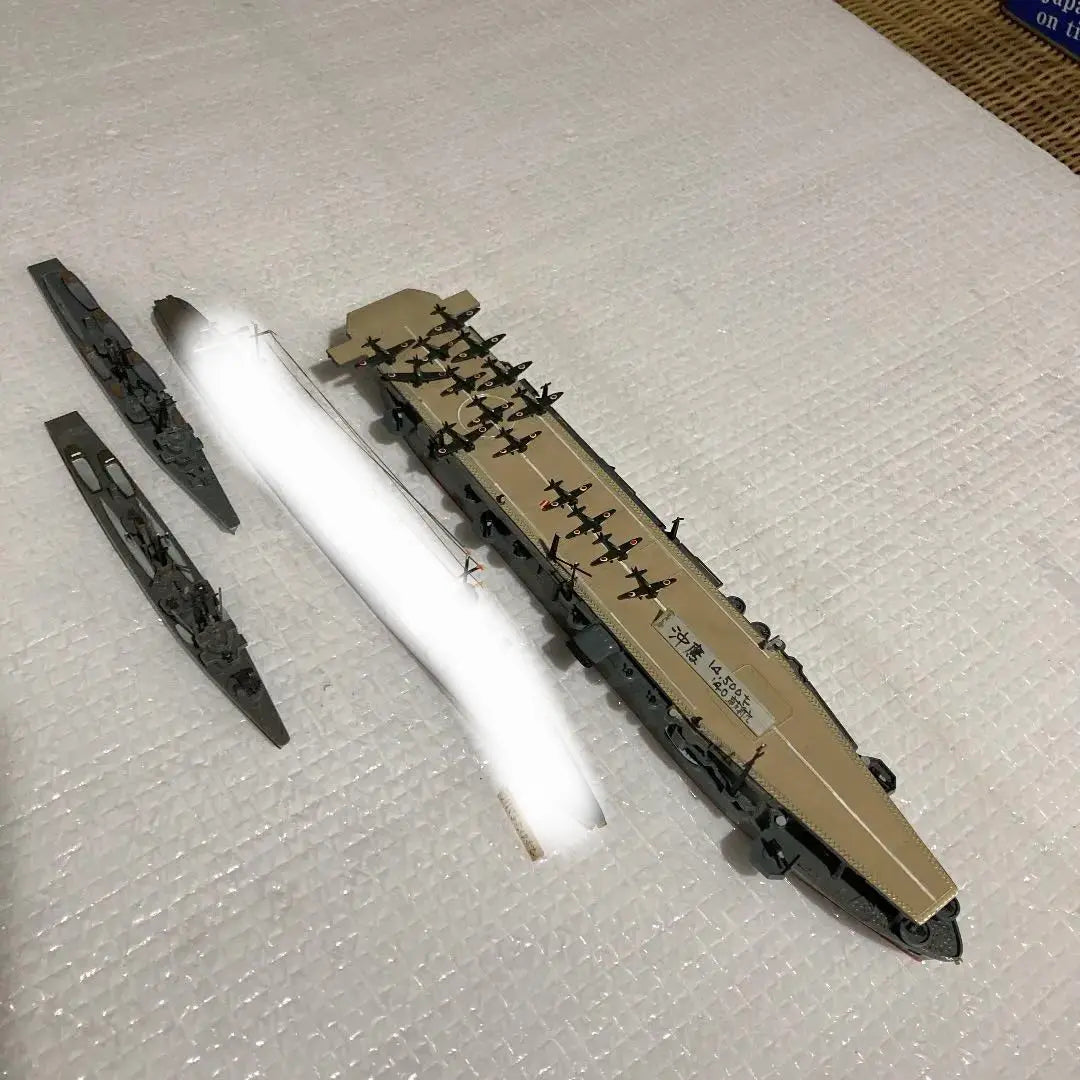 1/700 Modelo completo de plástico pintado Okihawk + 2 barcos