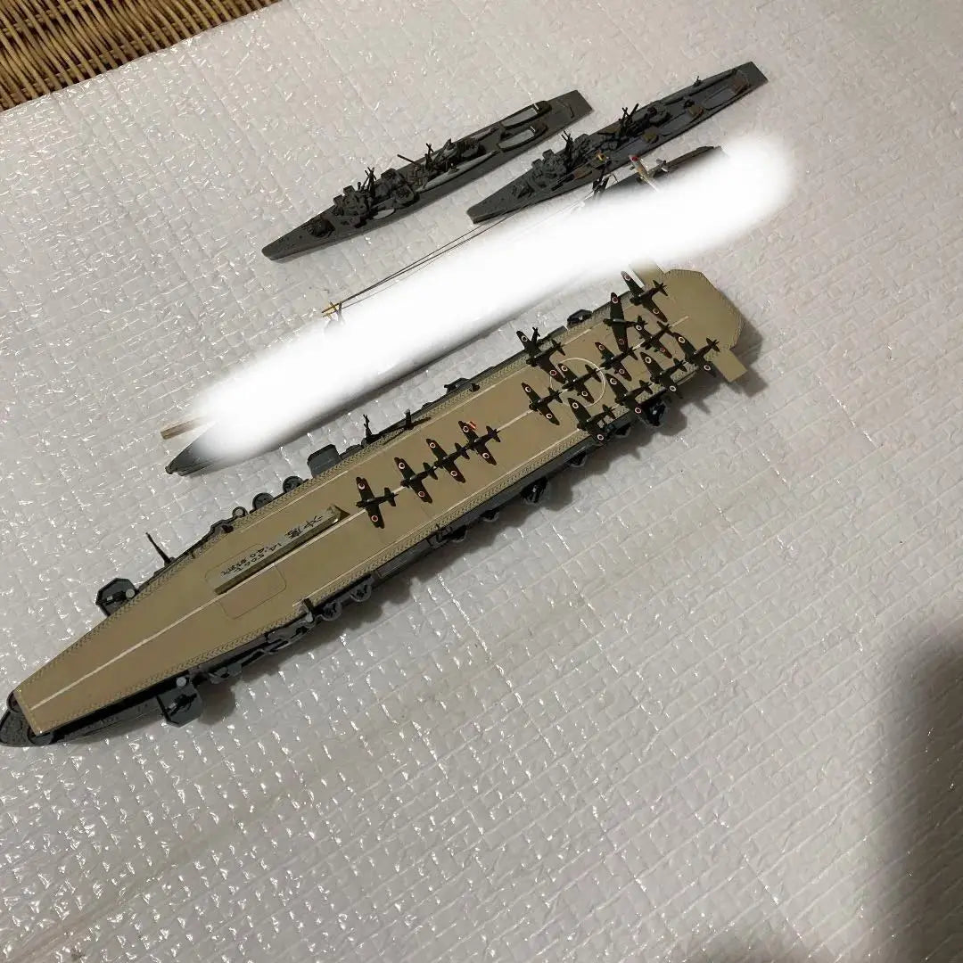 1/700 Modelo completo de plástico pintado Okihawk + 2 barcos