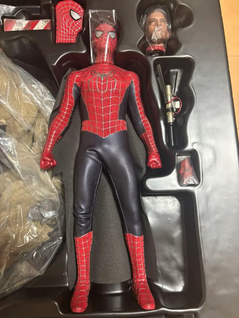 Edición Deluxe de Spider-Man de Hot Toys Friendly Neighborhood