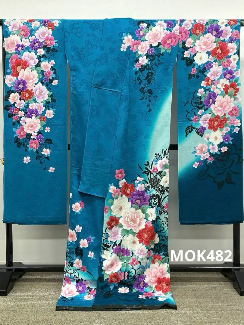 Furisode, eba temporal, hilo plateado, bordado, diseño de escudo, flor grande, flor occidental, rosa, seda pura, artículo sin confeccionar, con hakama