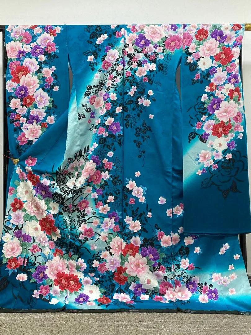 Furisode, eba temporal, hilo plateado, bordado, diseño de escudo, flor grande, flor occidental, rosa, seda pura, artículo sin confeccionar, con hakama