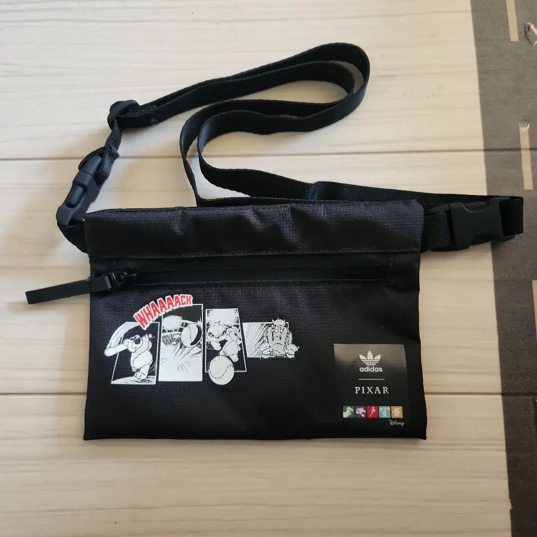 Bolsa para el cuerpo con diseño de cómic PIXAR de adidas