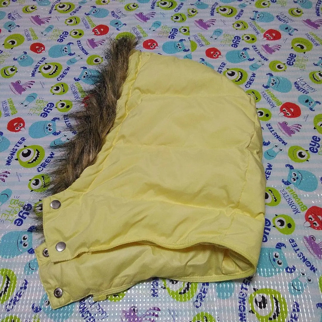 This is a women's down jewel with a hood in a shiny lemon yellow color of GU. | GUの光沢の有るレモンイエロー色のフード付きのレディースのダウンジヤケットです。