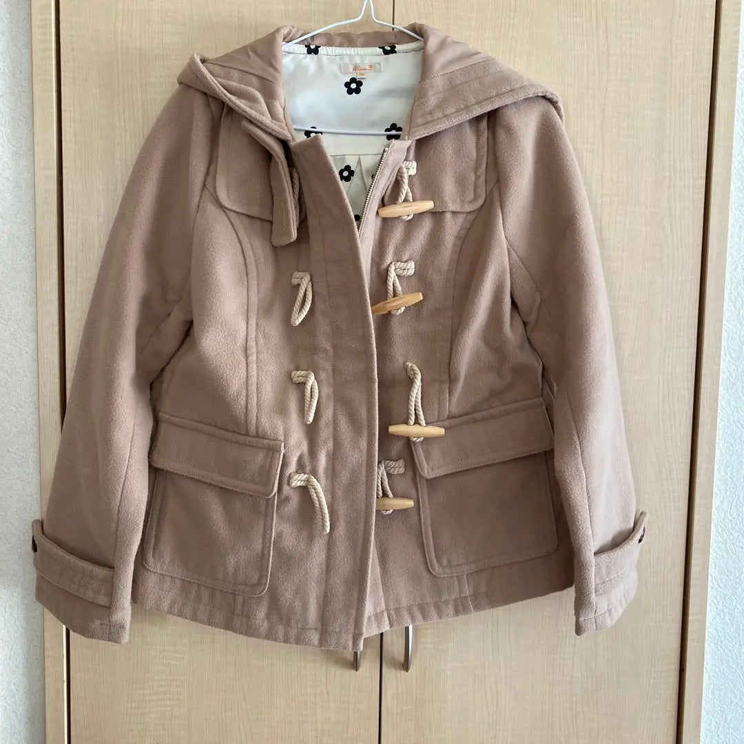 Duffel coat with beige food