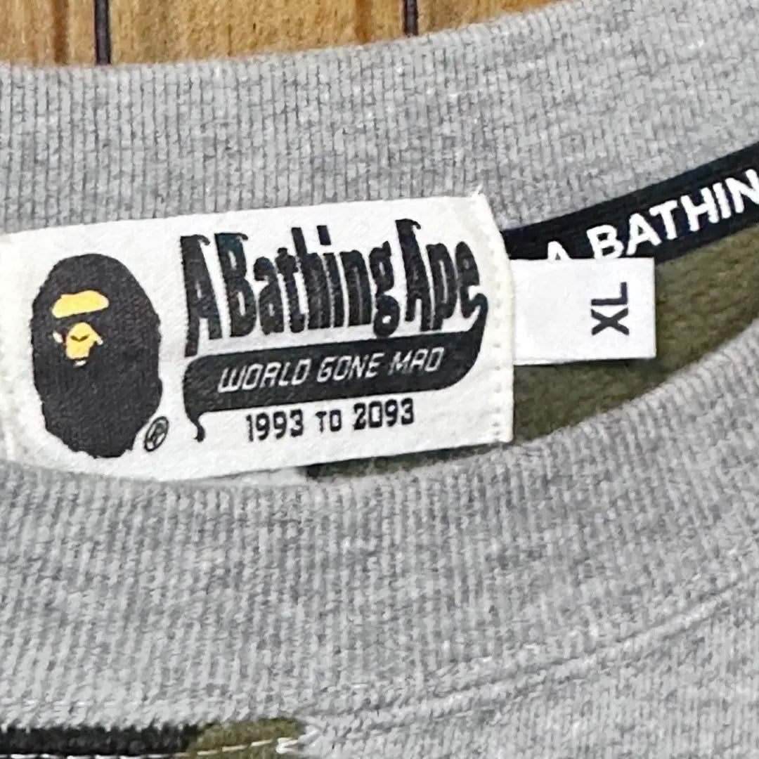 Sudadera con cuello redondo y parches de tiburón de Bape