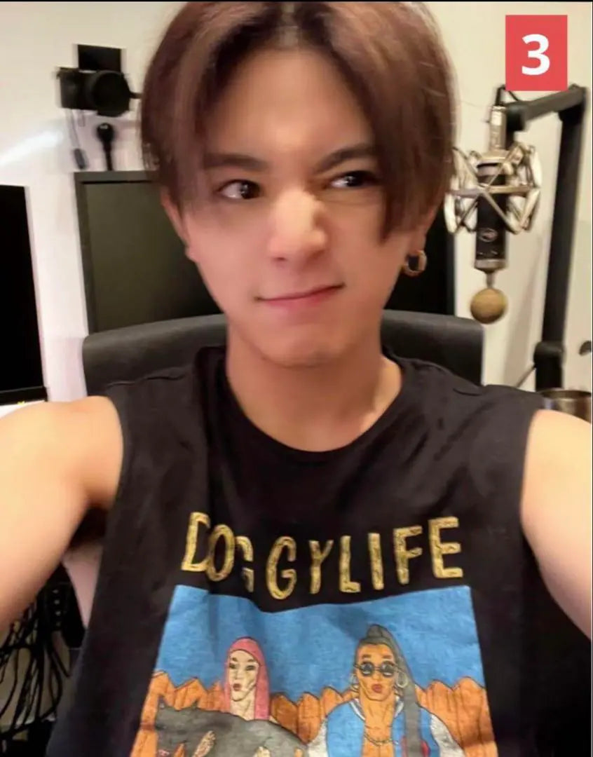 Yamada Ryosuke lleva camiseta sin mangas de PUNYUS DOGGYLIFE