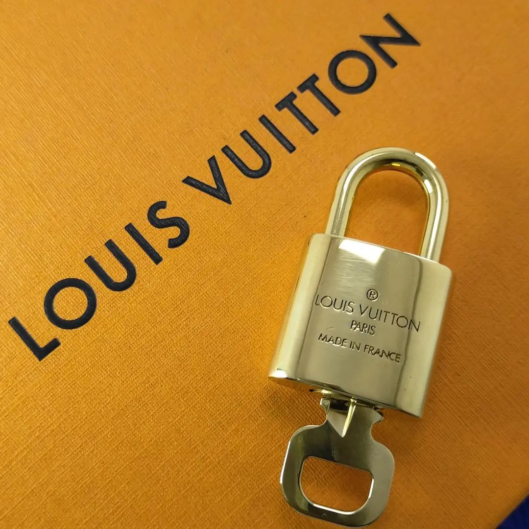 [Vuitton] Padlock Padlock Cadena Key 323 Z1386