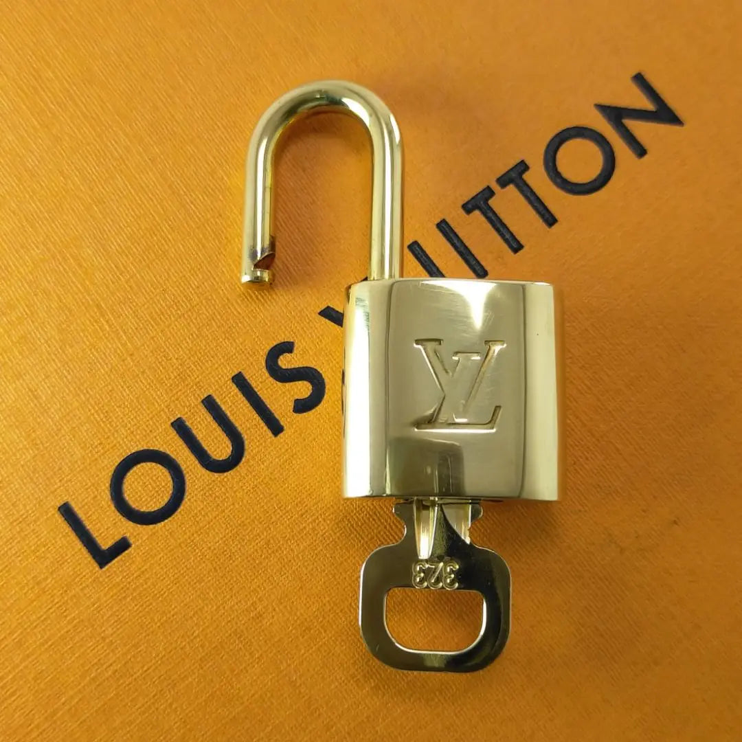 [Vuitton] Padlock Padlock Cadena Key 323 Z1386