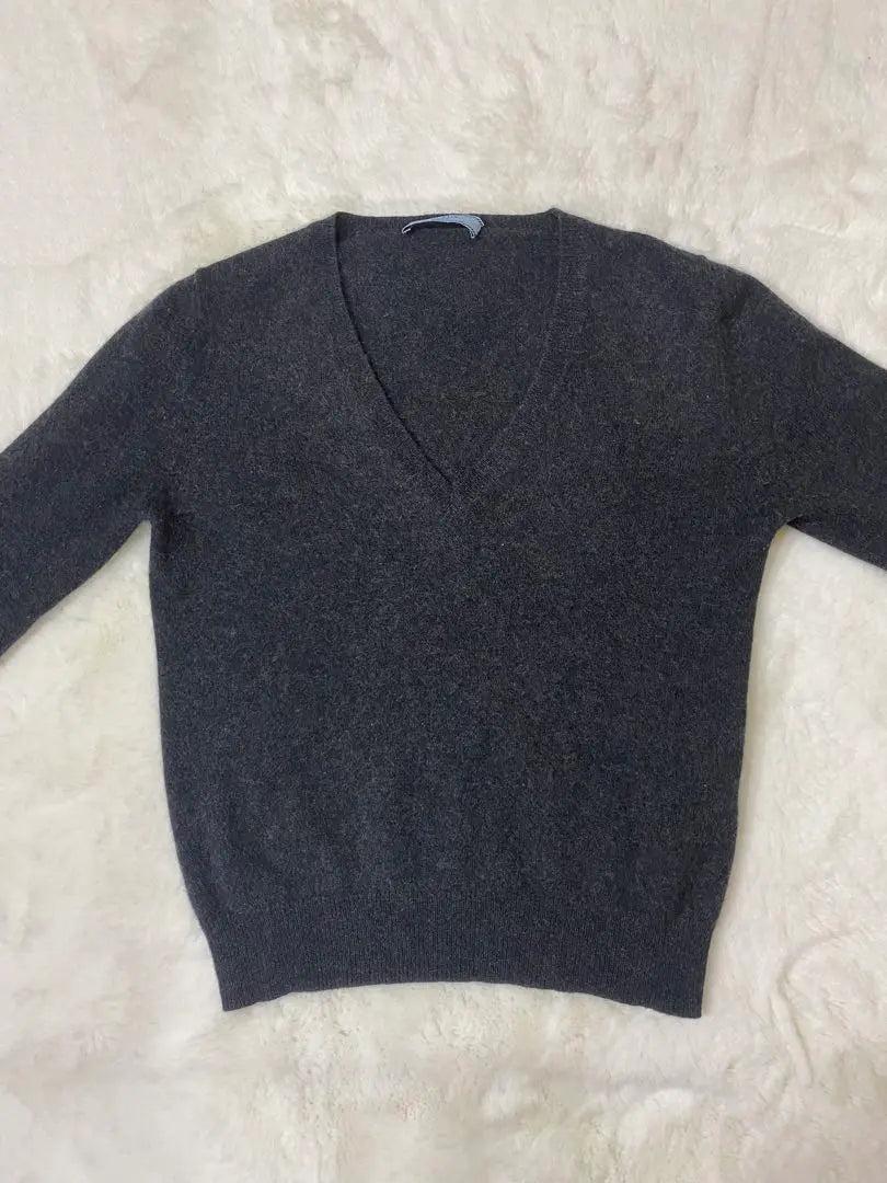 Prada 100% Cashmere V-neck Knit Long Sleeves Grey M