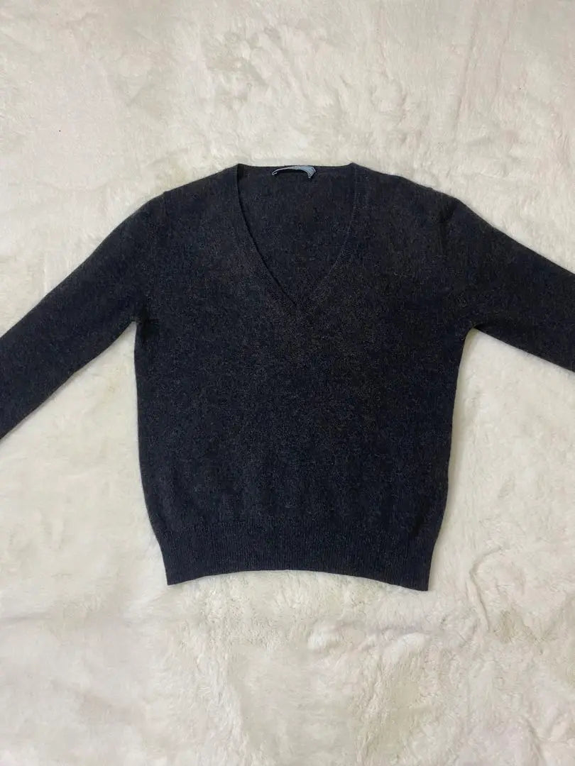 Prada 100% Cashmere V-neck Knit Long Sleeves Grey M