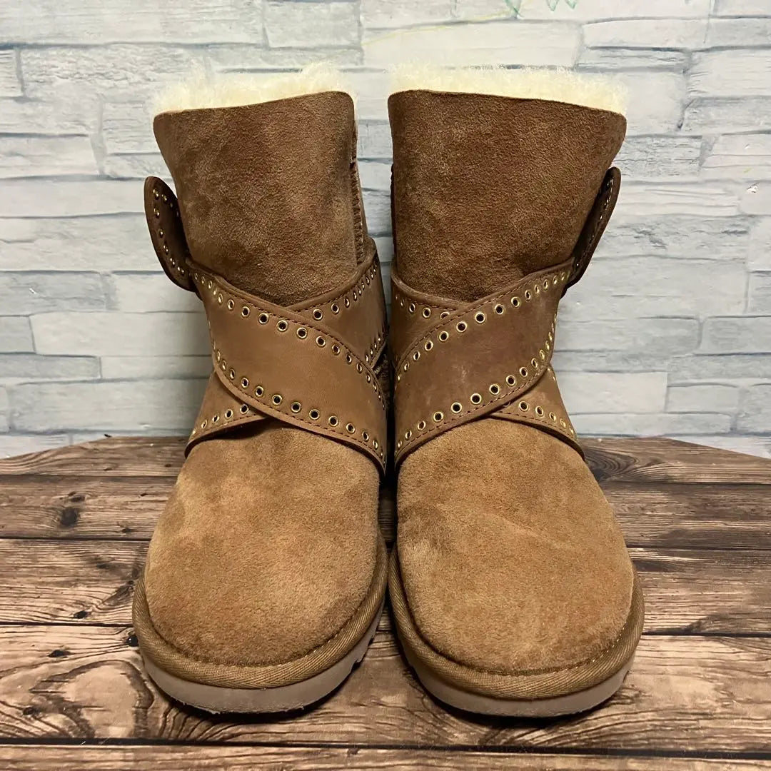 Botas de piel de oveja de gamuza UGG MABEL [22.0] en buen estado