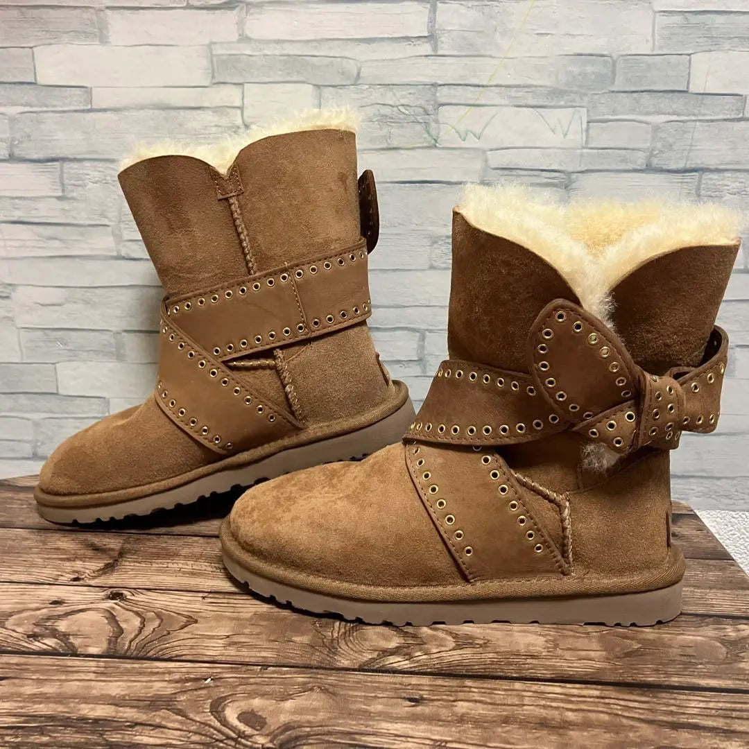 Botas de piel de oveja de gamuza UGG MABEL [22.0] en buen estado