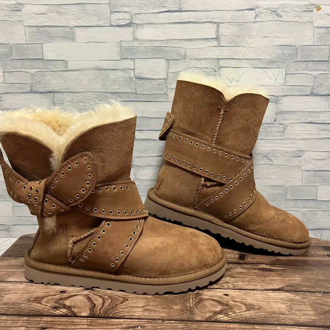 Botas de piel de oveja de gamuza UGG MABEL [22.0] en buen estado