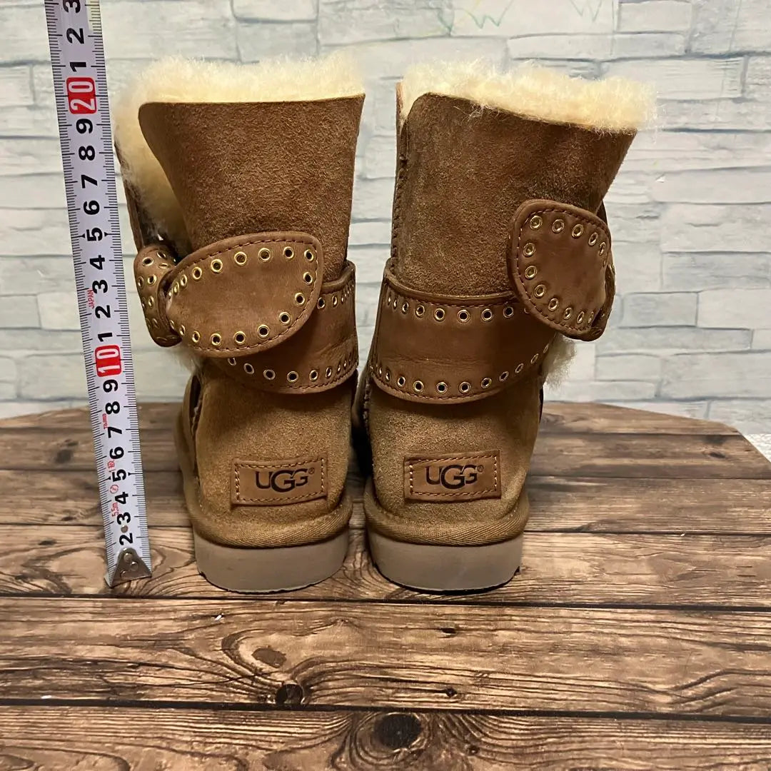 Botas de piel de oveja de gamuza UGG MABEL [22.0] en buen estado