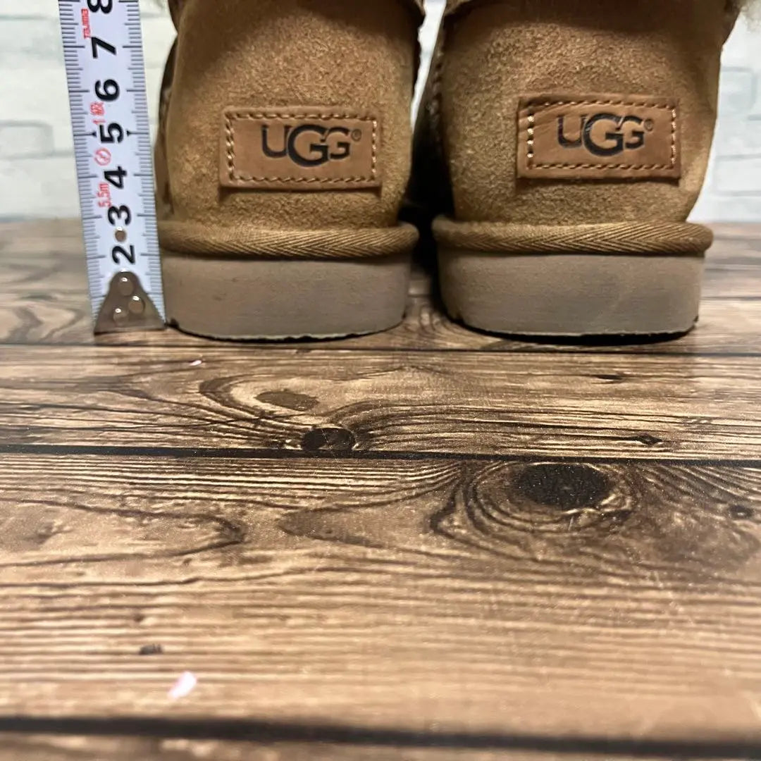 Botas de piel de oveja de gamuza UGG MABEL [22.0] en buen estado