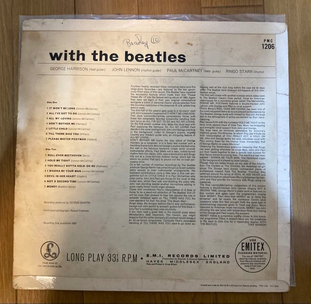 Raro primer Jobet británico de dos caras y dos digitales con el disco de los Beatles