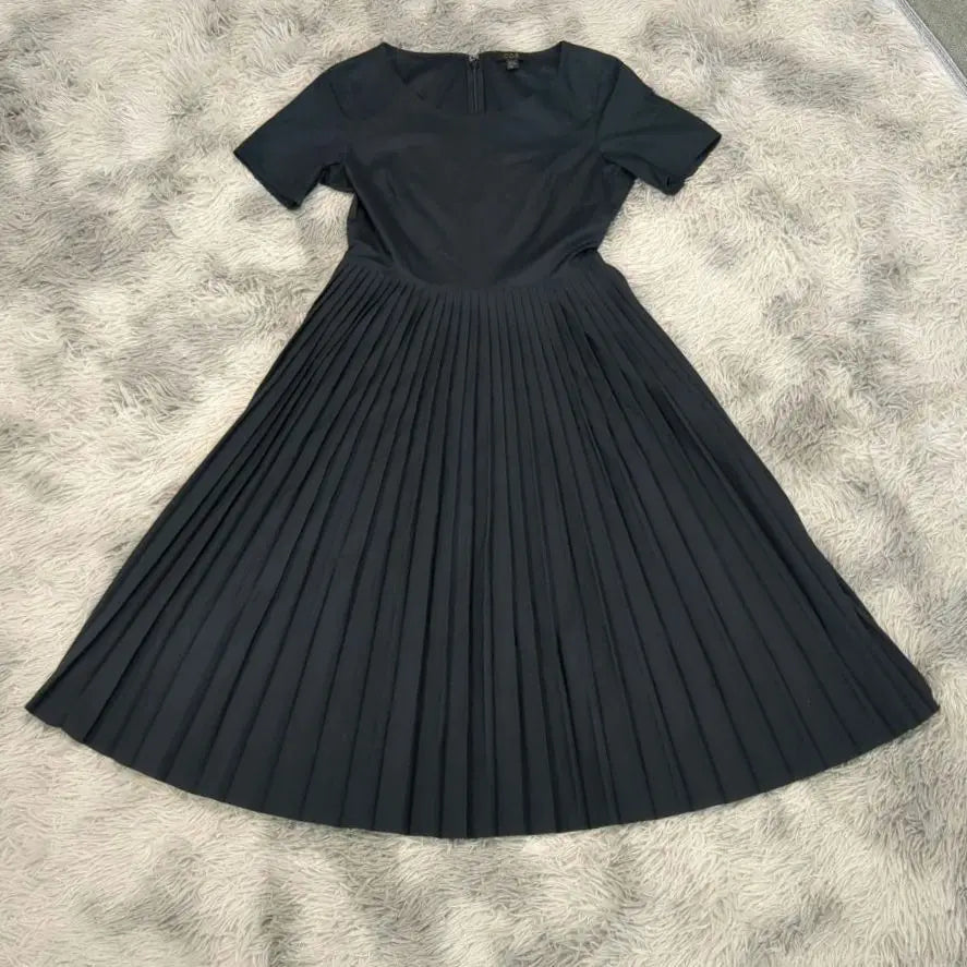 [COS] Cosplay dress, long dress, short sleeves, switching, pleats, elegant