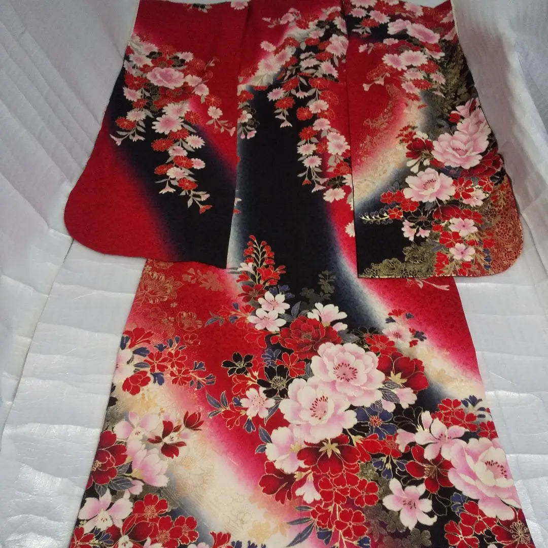 Red, black, gold and cherry blossom pure silk long-sleeved kimono full set, etc. Fukuro-obi, obi-jime, obi-age, half-collar, layered collar, coming-of-age ceremony, graduation ceremony, etc.