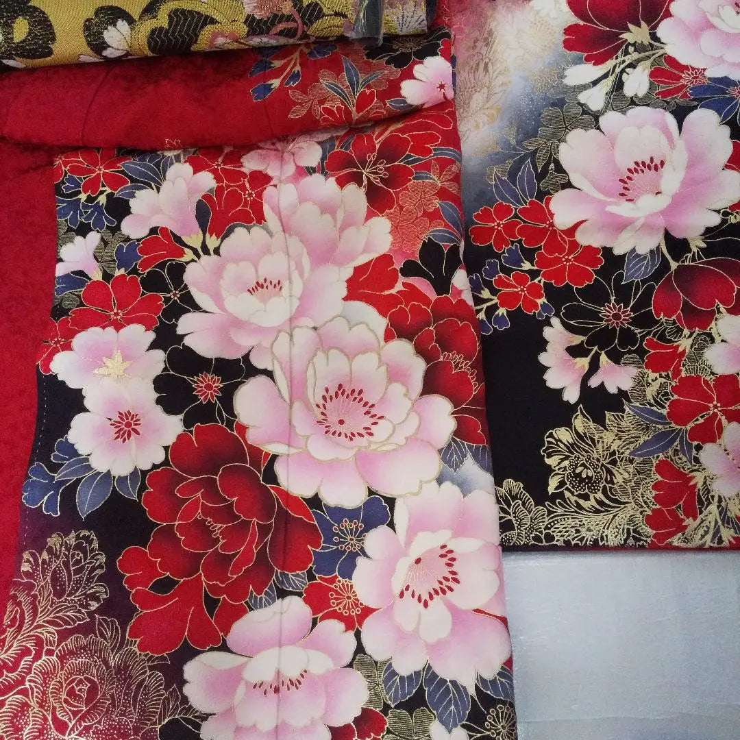 Red, black, gold and cherry blossom pure silk long-sleeved kimono full set, etc. Fukuro-obi, obi-jime, obi-age, half-collar, layered collar, coming-of-age ceremony, graduation ceremony, etc.