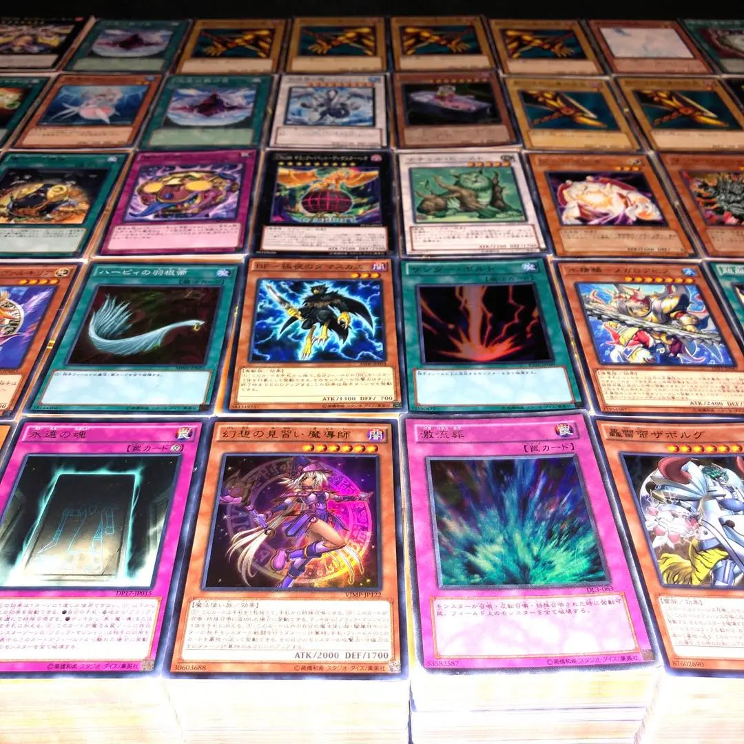 Venta al por mayor de Yu-Gi-Oh! Aprox. 150 000 piezas Producto retirado Recogido por el distribuidor Peso total 250 kg