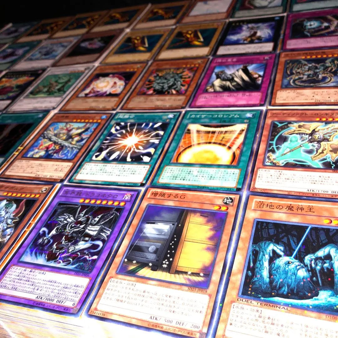 Venta al por mayor de Yu-Gi-Oh! Aprox. 150 000 piezas Producto retirado Recogido por el distribuidor Peso total 250 kg