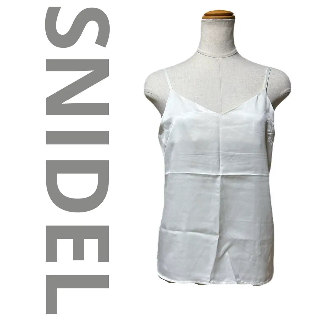 Camisola SNIDEL en muy buen estado, color blanco, talla única