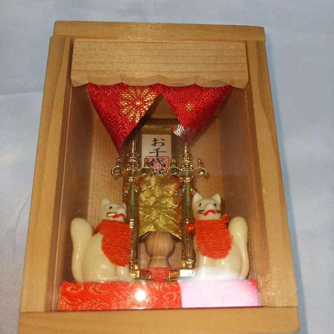 Business flourishing! Ochobo-san Ochobo-inari Chiyoho Inari Shrine Gifu Prefecture Wooden Shinto altar with fox statue