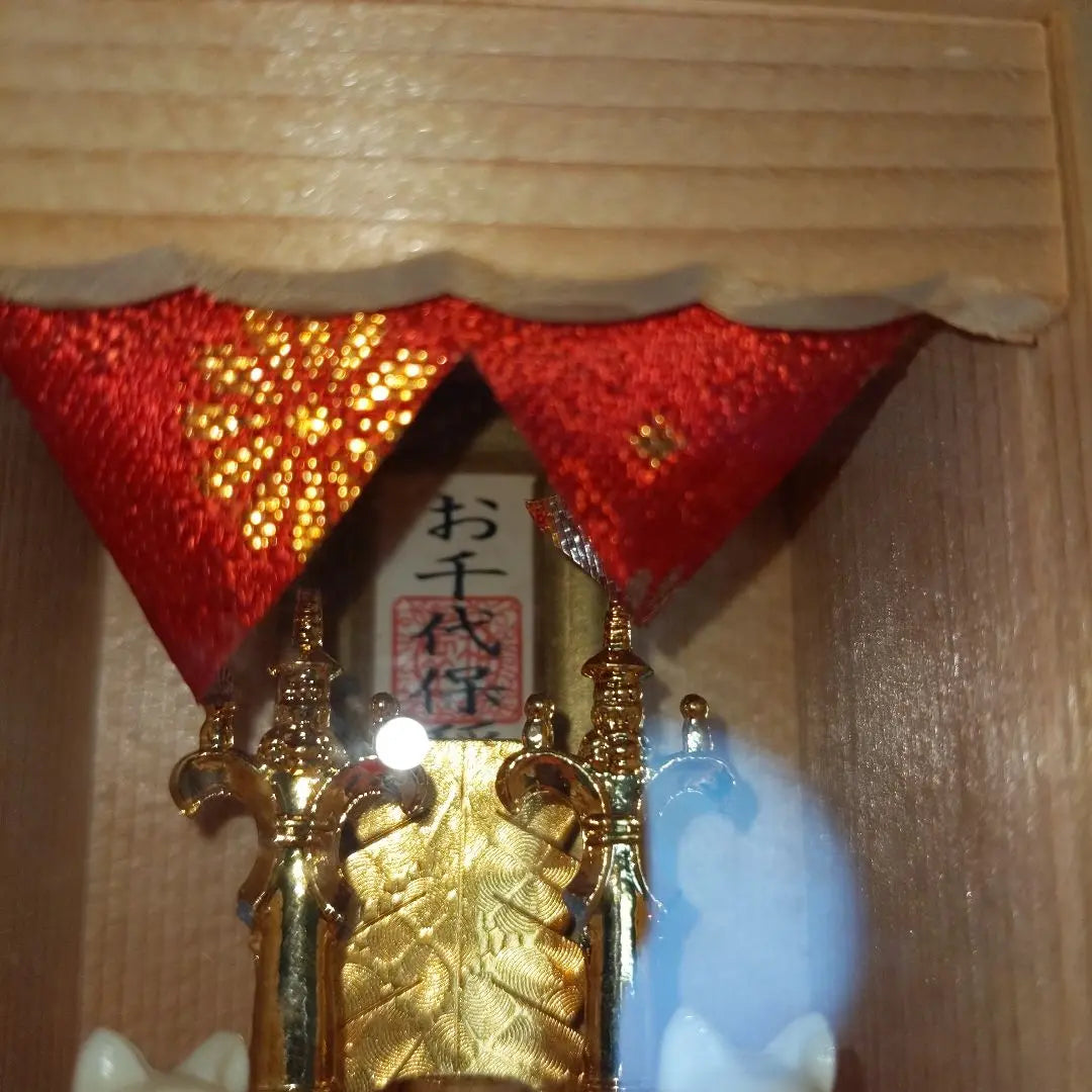 ¡Negocios florecientes! Ochobo-san Ochobo-inari Santuario Chiyoho Inari Prefectura de Gifu Altar sintoísta de madera con estatua de zorro