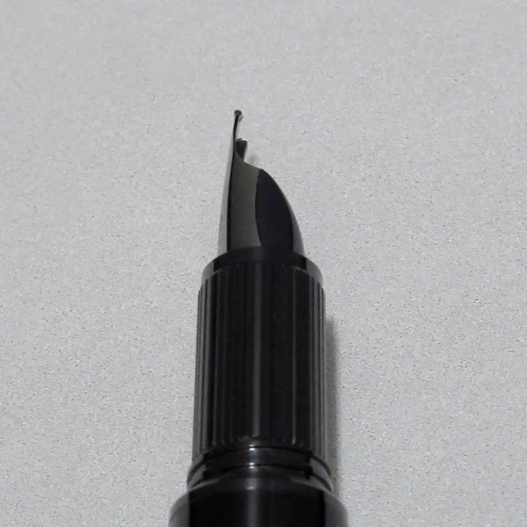 Pluma estilográfica Montblanc Star Walker Black Cosmos 129745