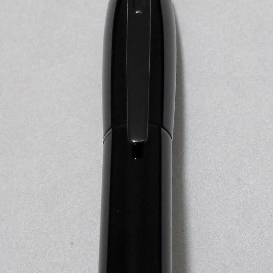 Pluma estilográfica Montblanc Star Walker Black Cosmos 129745