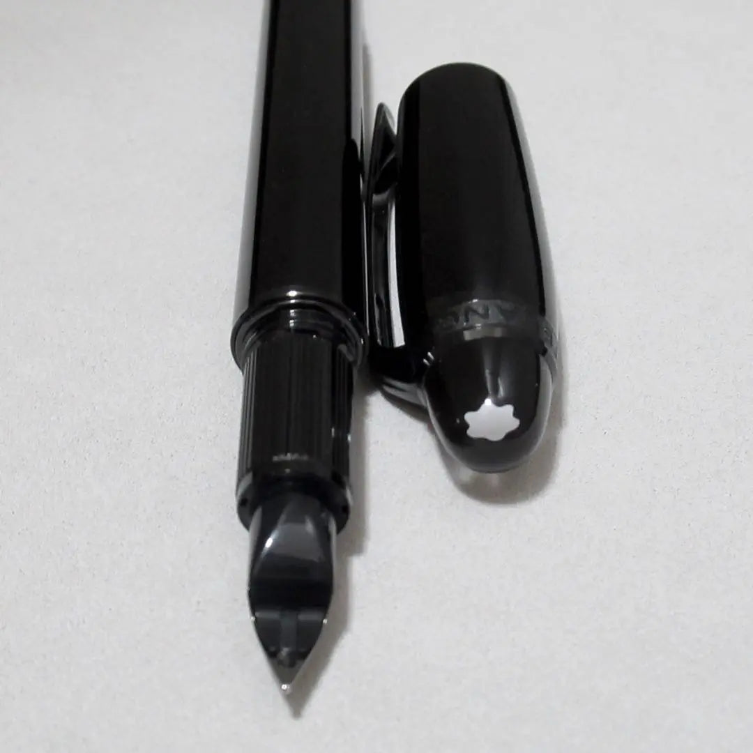 Pluma estilográfica Montblanc Star Walker Black Cosmos 129745