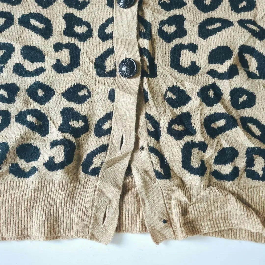 h204 *Cecil McBee Leopard print V-neck knit cardigan Beige M