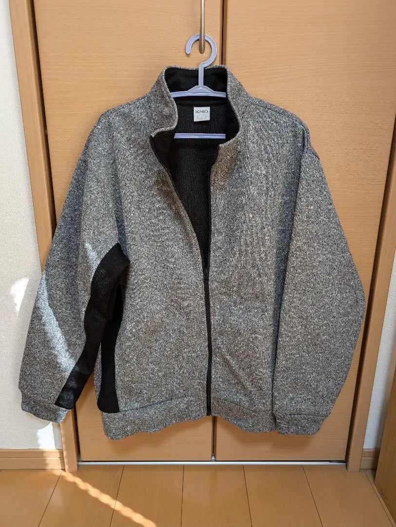 Chaqueta gris con cremallera talla L