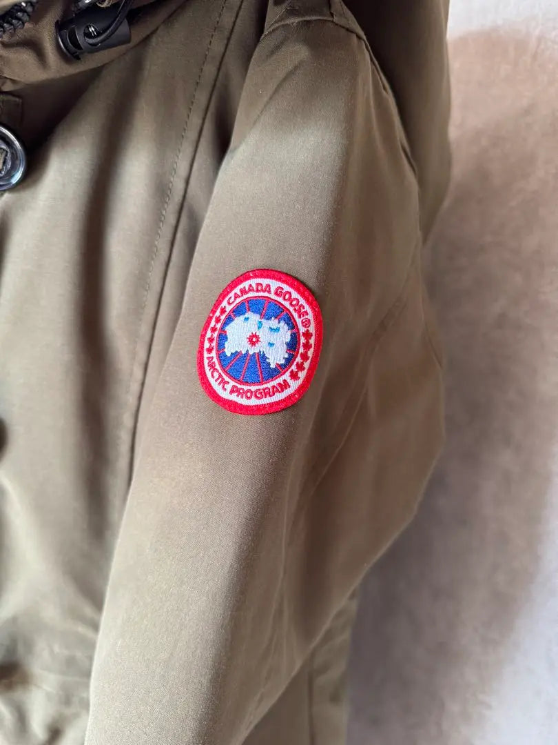 Parka con capucha de piel de plumón Ross Clare de Canada Goose 2580LA