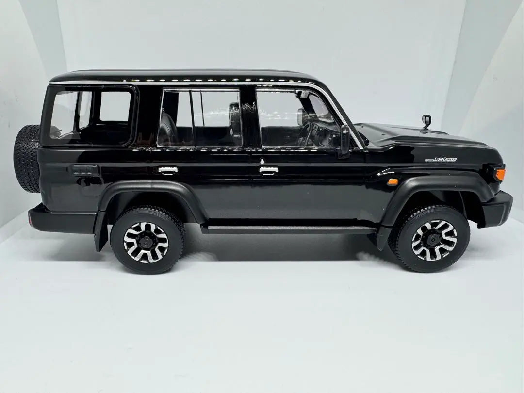 [With original box] Land Cruiser 70 color sample minicar black 218