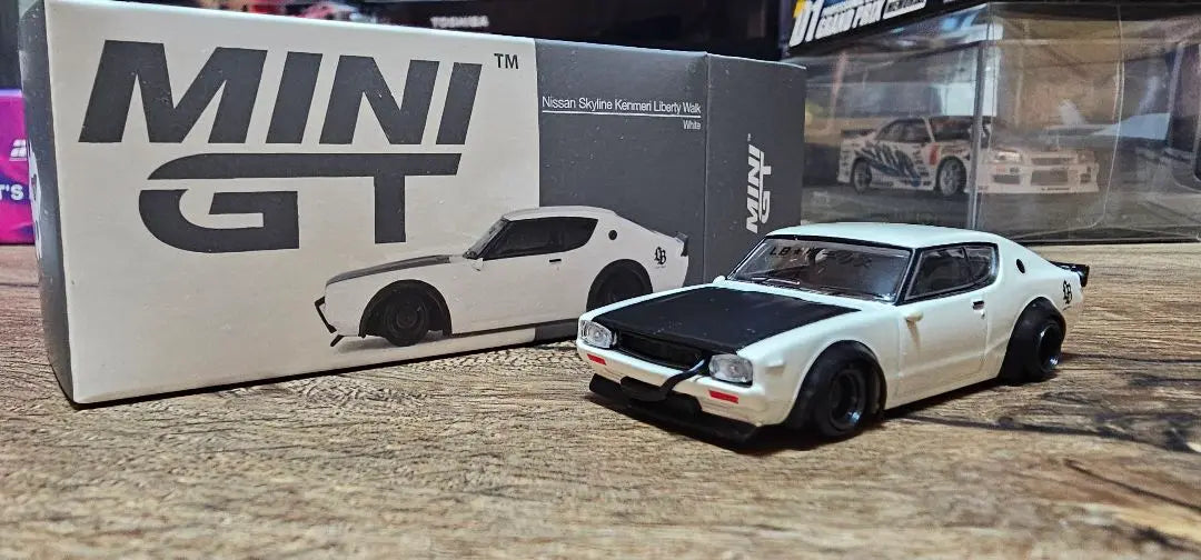 Mini GT Nissan Skyline Kenmeri